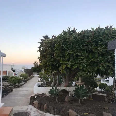 Coqueto Apartamento En Zona Privada Con Piscinas Y Cerca De La Playa *