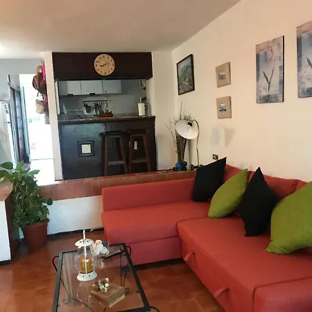 Coqueto Apartamento En Zona Privada Con Piscinas Y Cerca De La Playa *